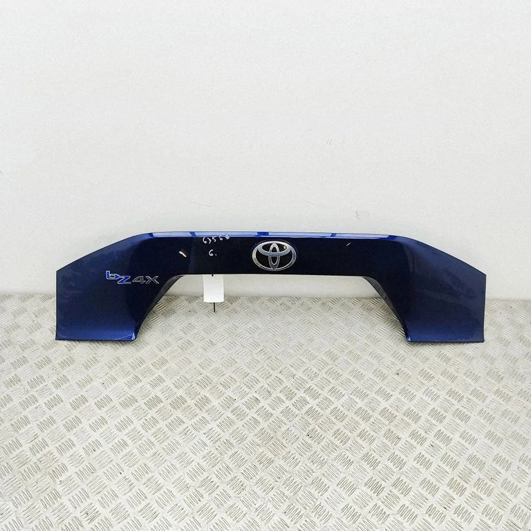 Trunk door license plate light bar – Toyota bZ4X (2022-)