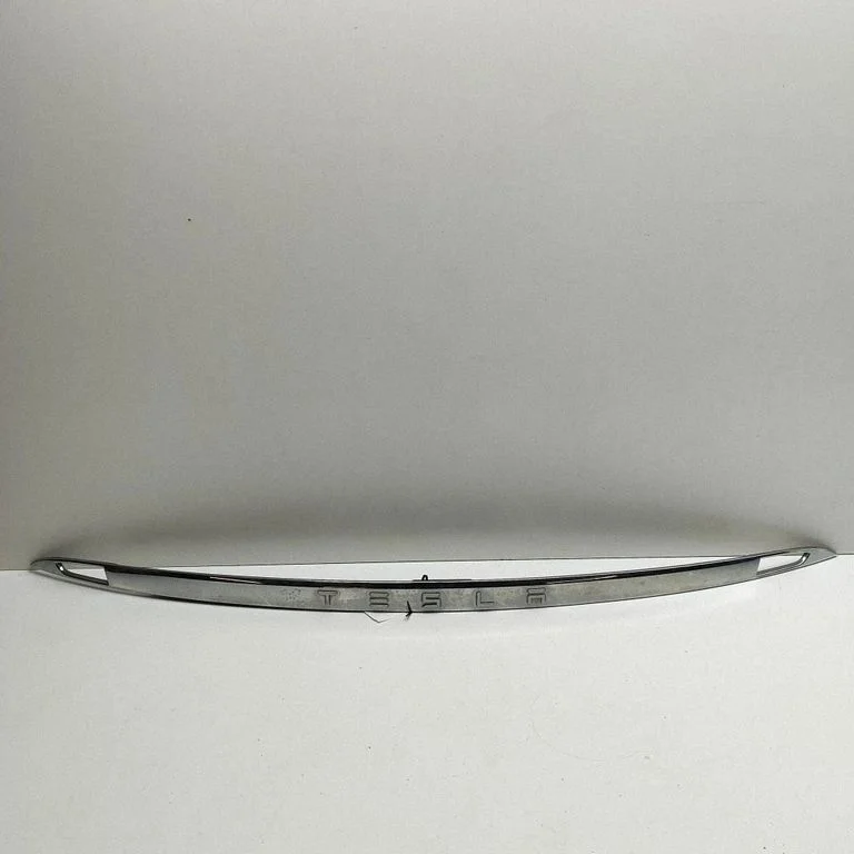 Trunk door license plate light bar 102577600A