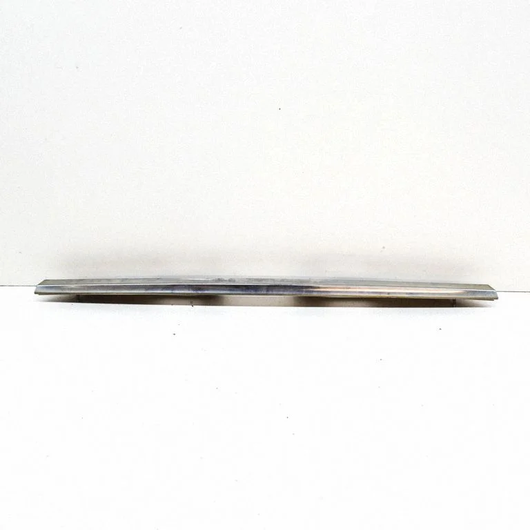 Aizmugurējā vāka numura zīmes apgaismojuma josla – Mercedes-Benz E klase W211 (2002-2009)