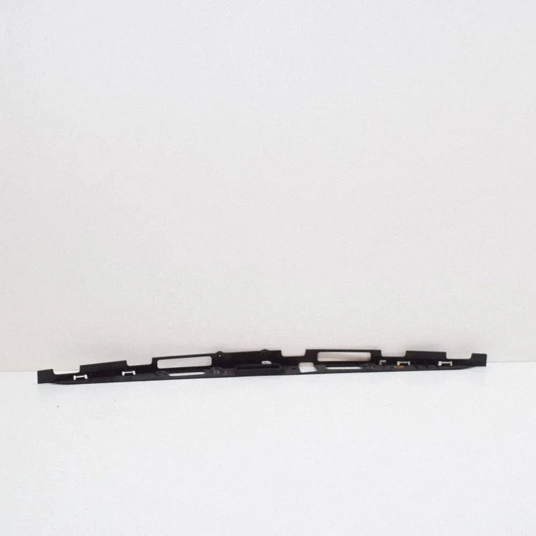 Trunk door license plate light bar