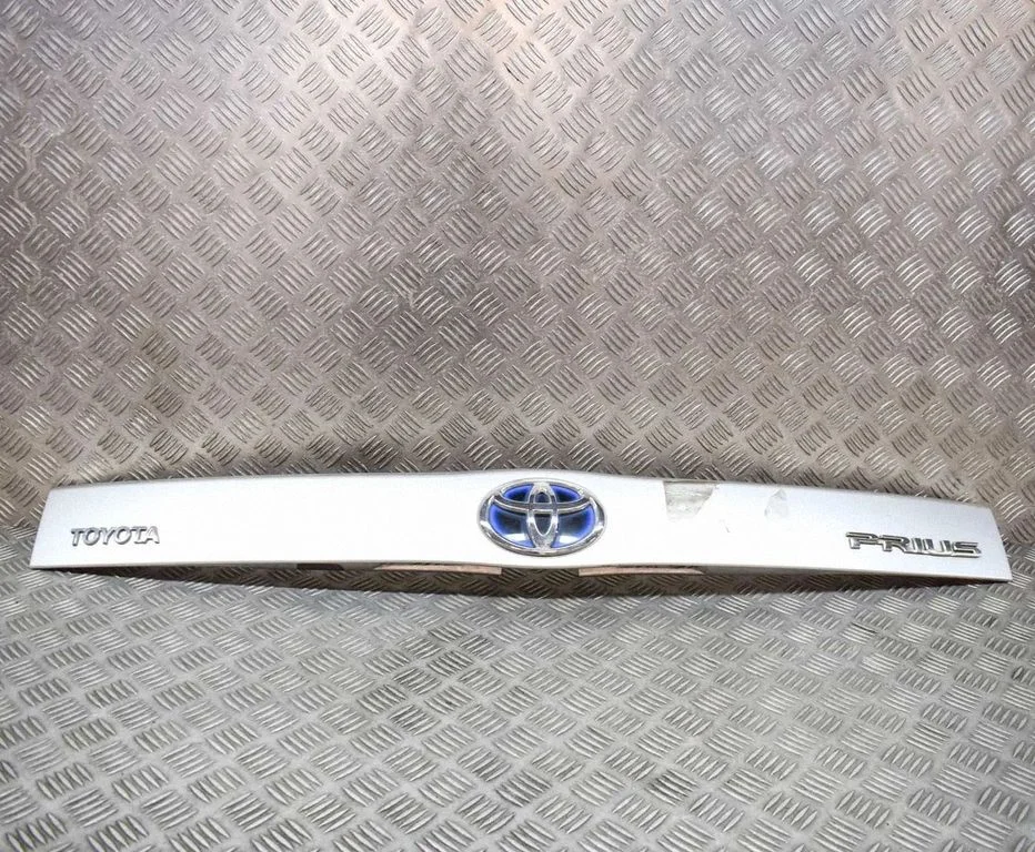 Aizmugurējā vāka numura zīmes apgaismojuma josla 768010Q900