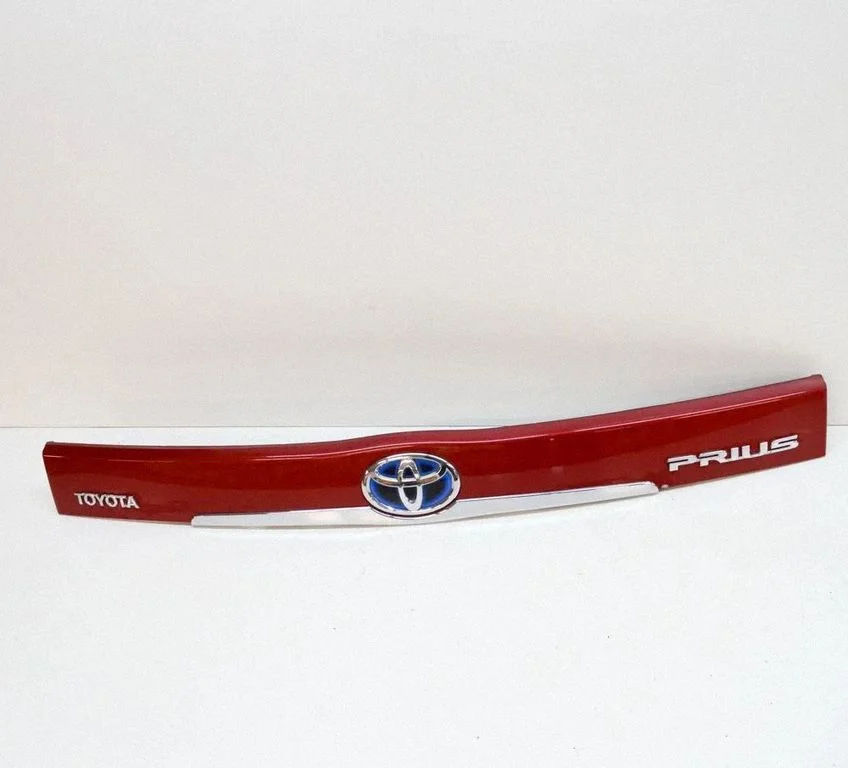 Aizmugurējā vāka numura zīmes apgaismojuma josla – Toyota Prius (XW30) (2009-2015)