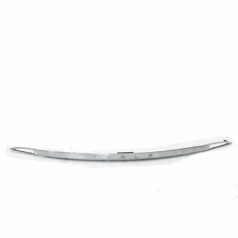 Trunk door license plate light bar