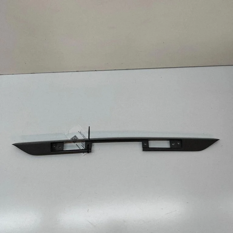 Aizmugurējā vāka numura zīmes apgaismojuma josla 1407500427