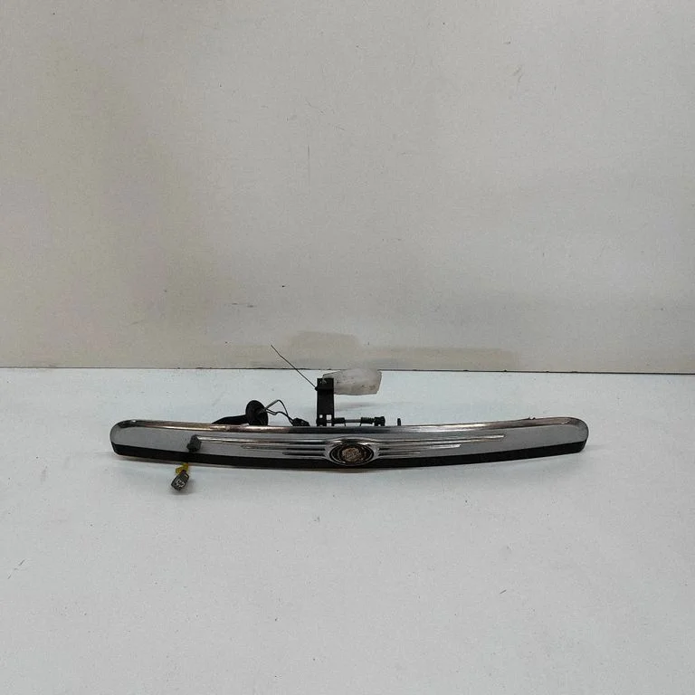 Aizmugurējā vāka numura zīmes apgaismojuma josla 05109539AC