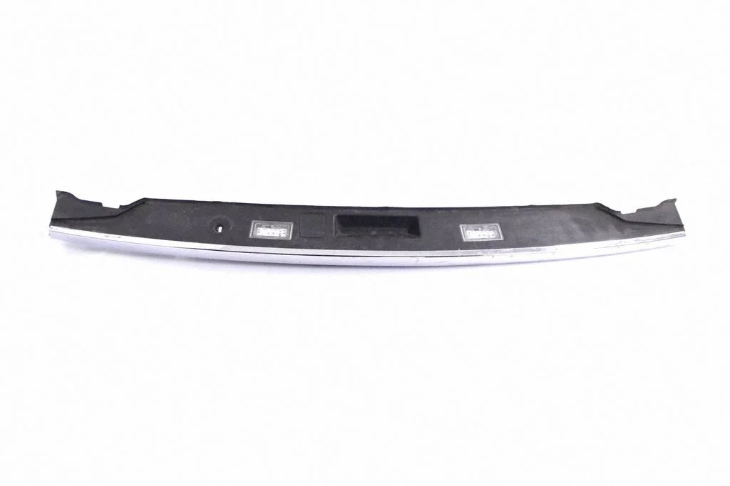 Trunk door license plate light bar 7194176