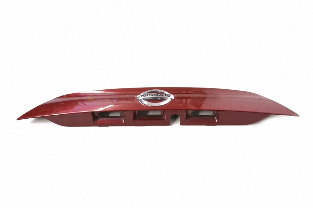 Trunk door license plate light bar – Nissan Juke I F15 (2010-2018)