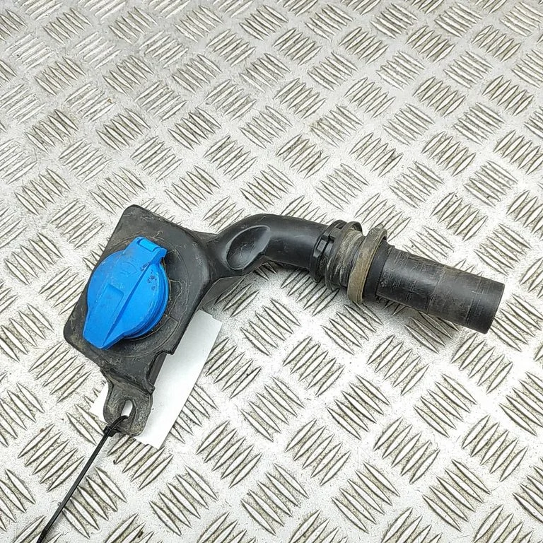Logu šķidruma tvertnes uzpildes caurulīte 4M0955463