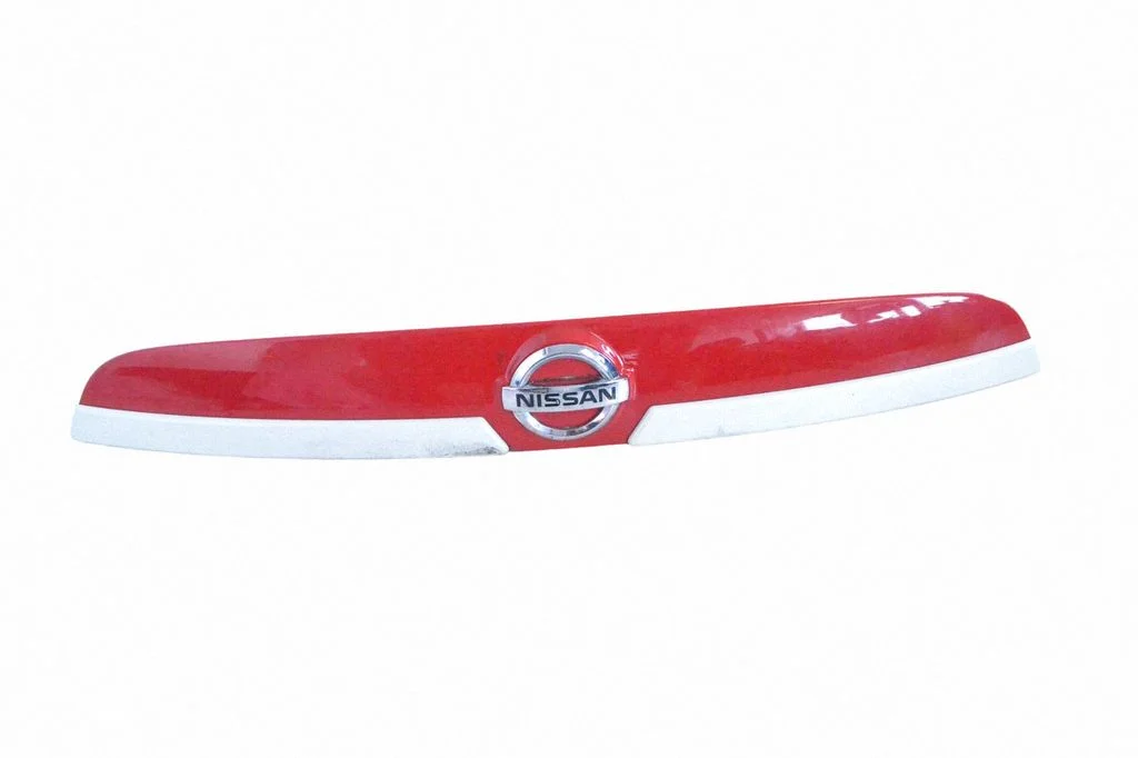 Trunk door license plate light bar – Nissan Juke I F15 (2010-2018)