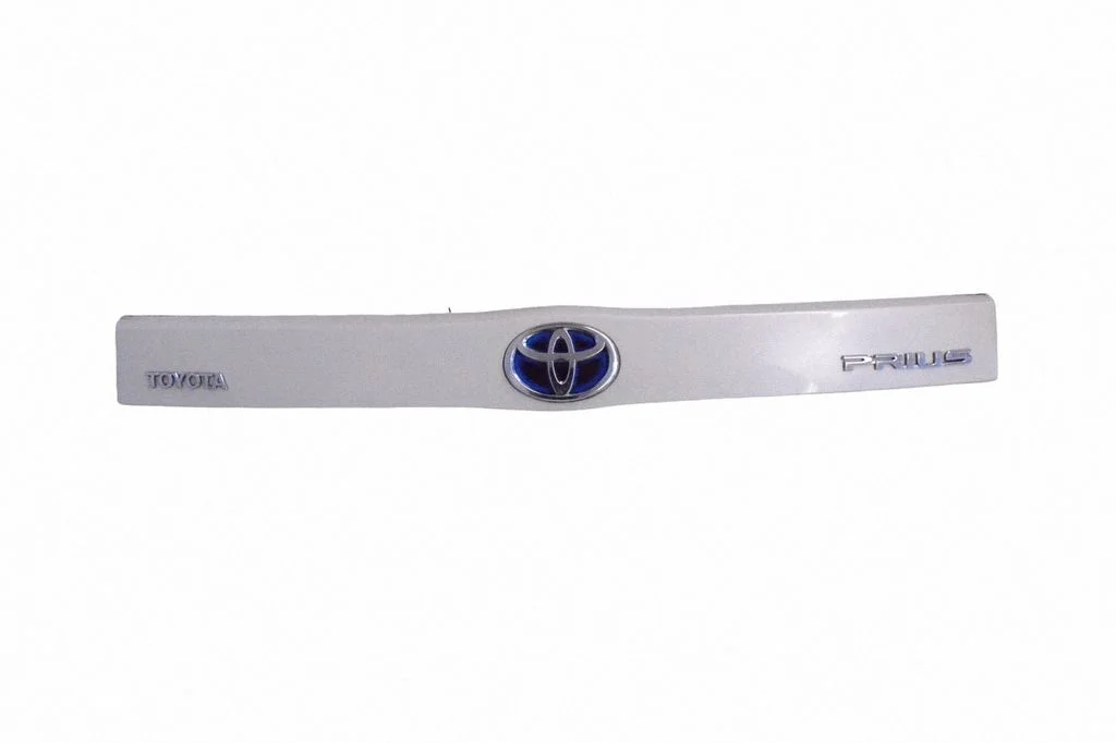 Aizmugurējā vāka numura zīmes apgaismojuma josla – Toyota Prius (XW30) (2009-2015)
