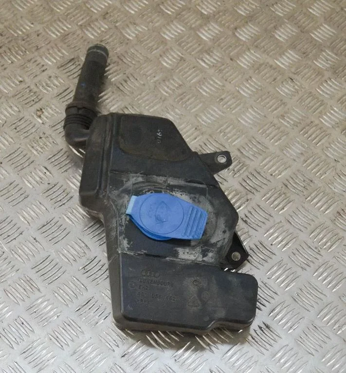 Logu šķidruma tvertnes uzpildes caurulīte – Audi A5 Sportback 8TA (2009-2016)