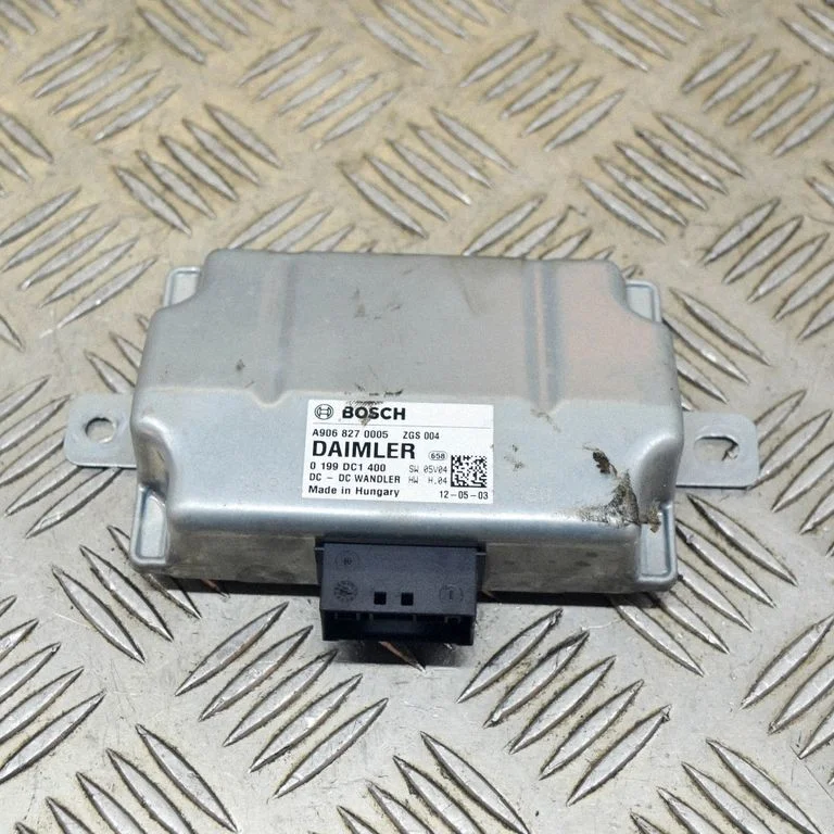Voltage converter/converter module – Mercedes-Benz Sprinter W906 (2006-2018)