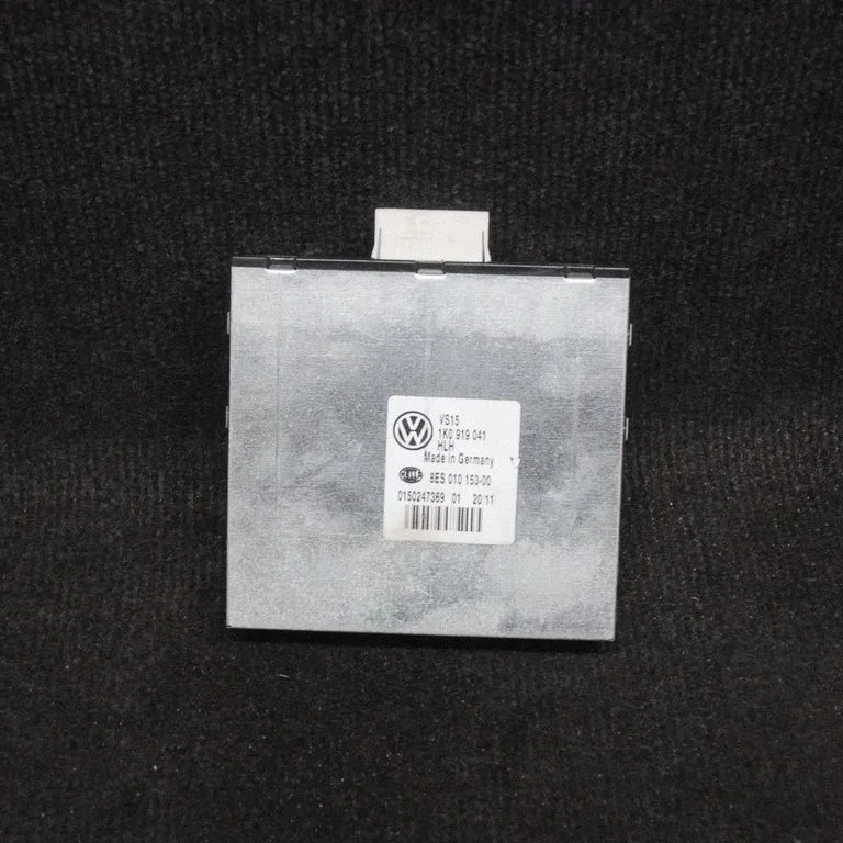 Voltage converter/converter module – Volkswagen Golf Plus (2005-2013)