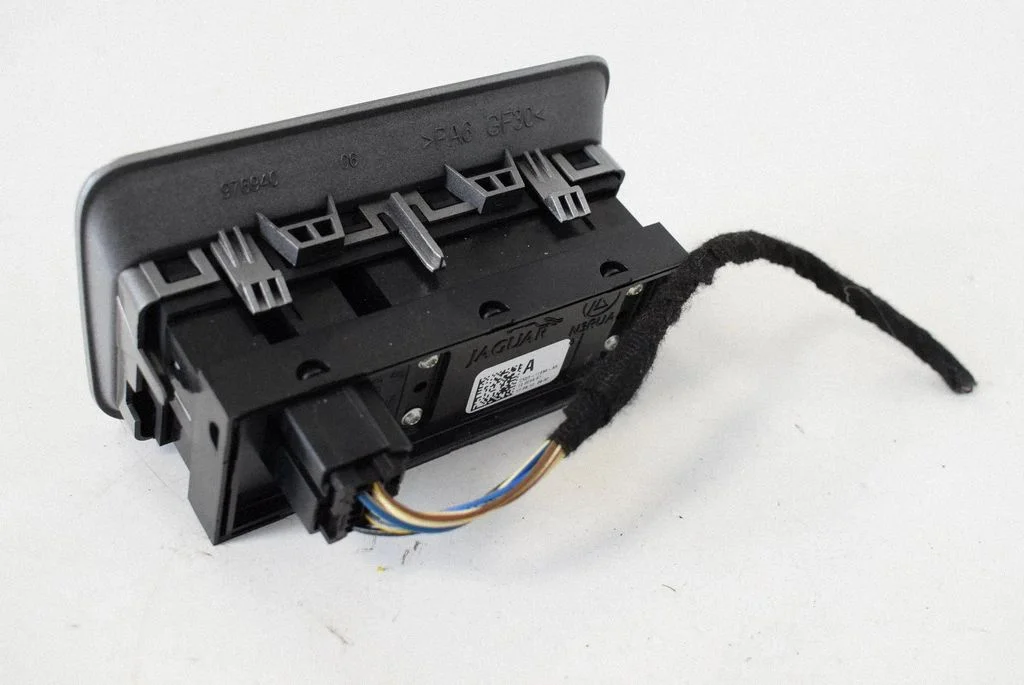 A set of switches – Jaguar XF X250 (2007-2015)