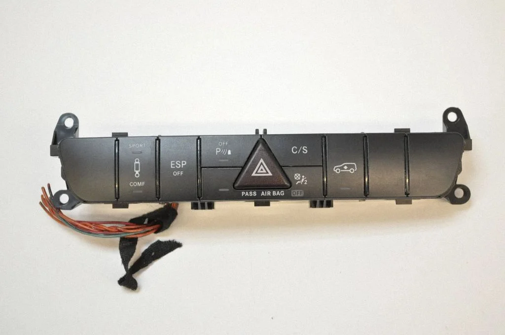 A set of switches – Mercedes-Benz R-Class W251 (2005-2013)