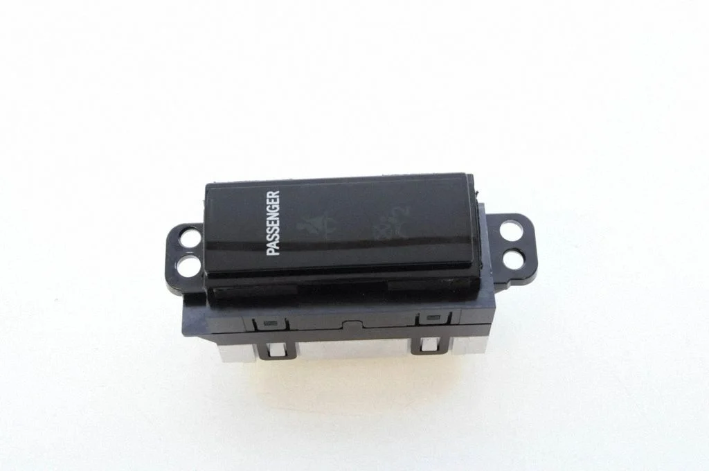 A set of switches – Toyota Land Cruiser (J200) (2008-)