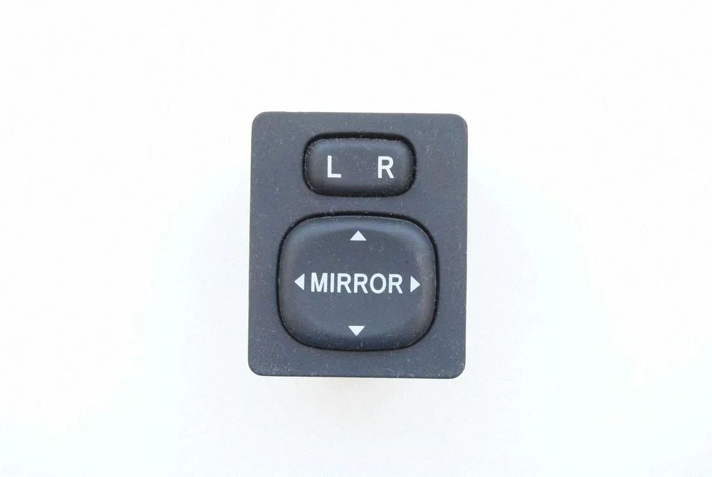 A set of switches – Toyota RAV 4 (XA30) (2006-2016)