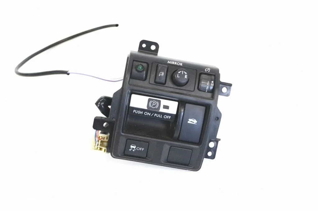 Przełączniki – komplet 83061AJ020