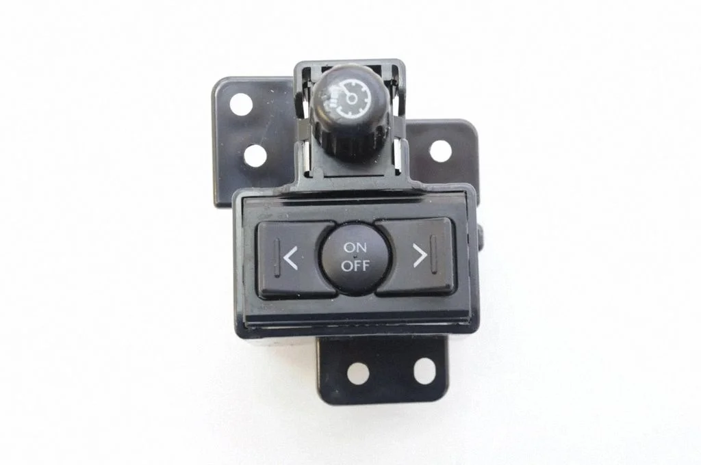 A set of switches – Lexus IS 220D-250-350 (2006-2013)
