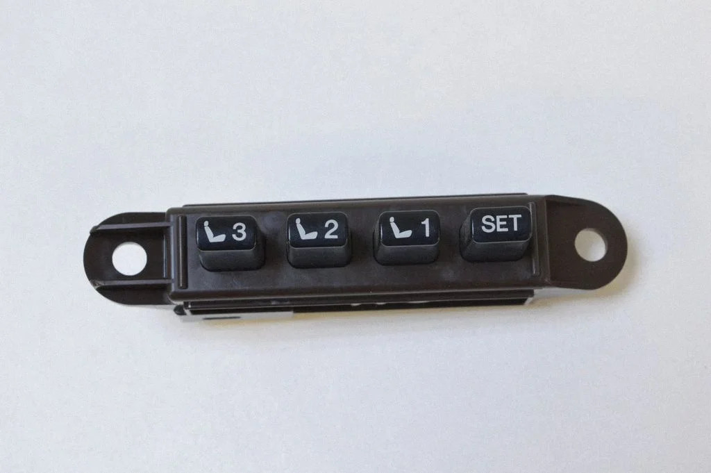 A set of switches – Lexus GS 300 350 430 450H (2005-2012)