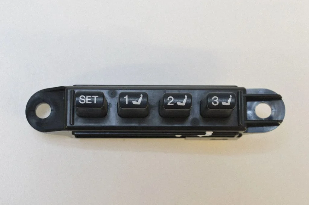 A set of switches – Lexus GS 300 350 430 450H (2005-2012)