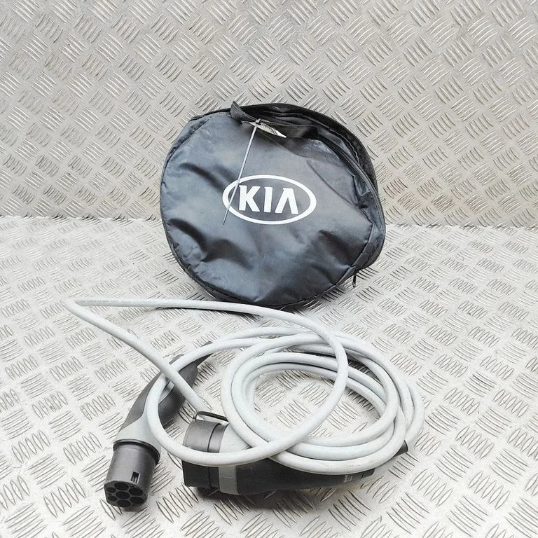 Elektromobiļa uzlādes vads 66631ADE013A