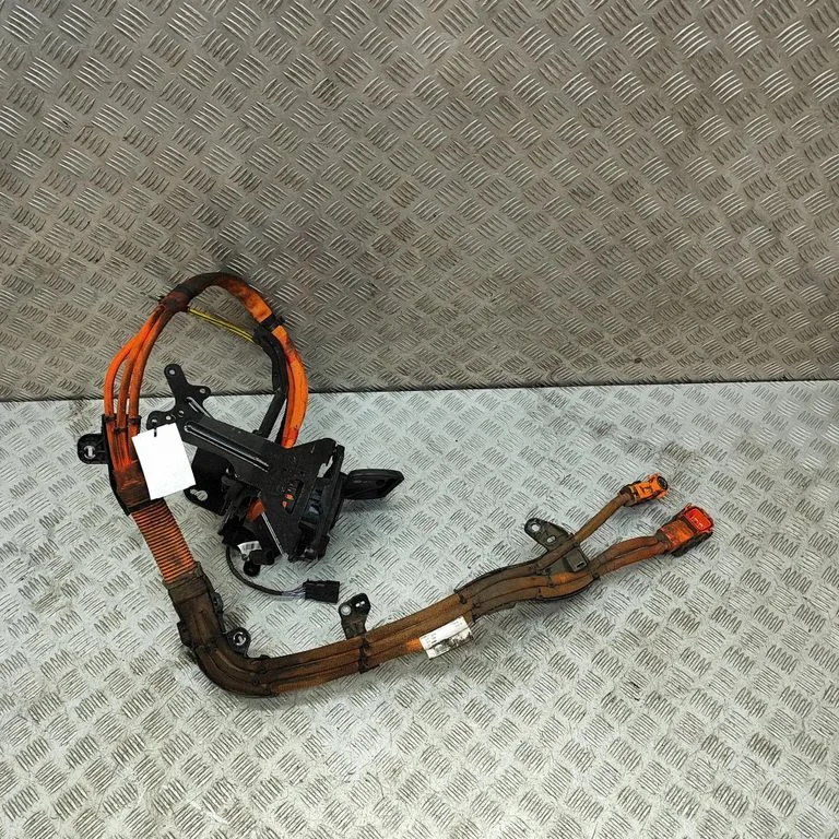 Elektromobiļa uzlādes vads M8A214E378AB