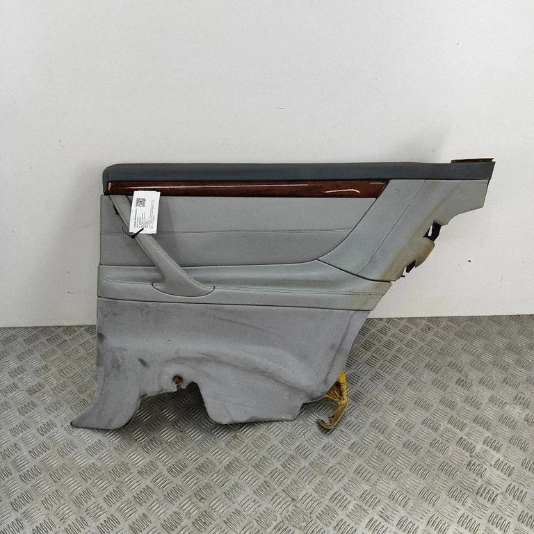 Kupejas aizmugurējo vietu sāna apdares panelis A2156900210
