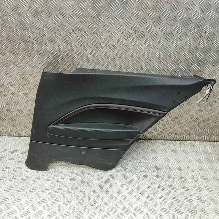 Kupejas aizmugurējo vietu sāna apdares panelis 7268416
