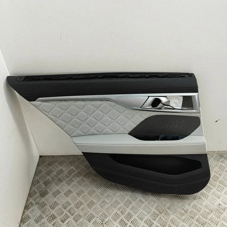 Kupejas aizmugurējo vietu sāna apdares panelis 7945999