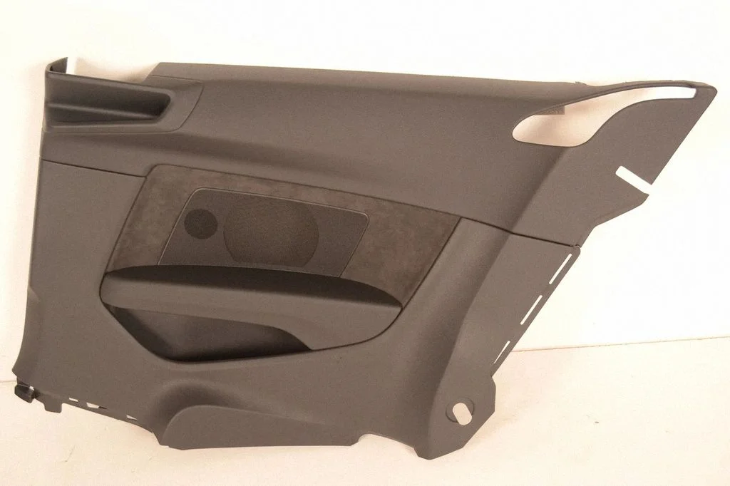 Coupe rear side trim panel 8W6867378