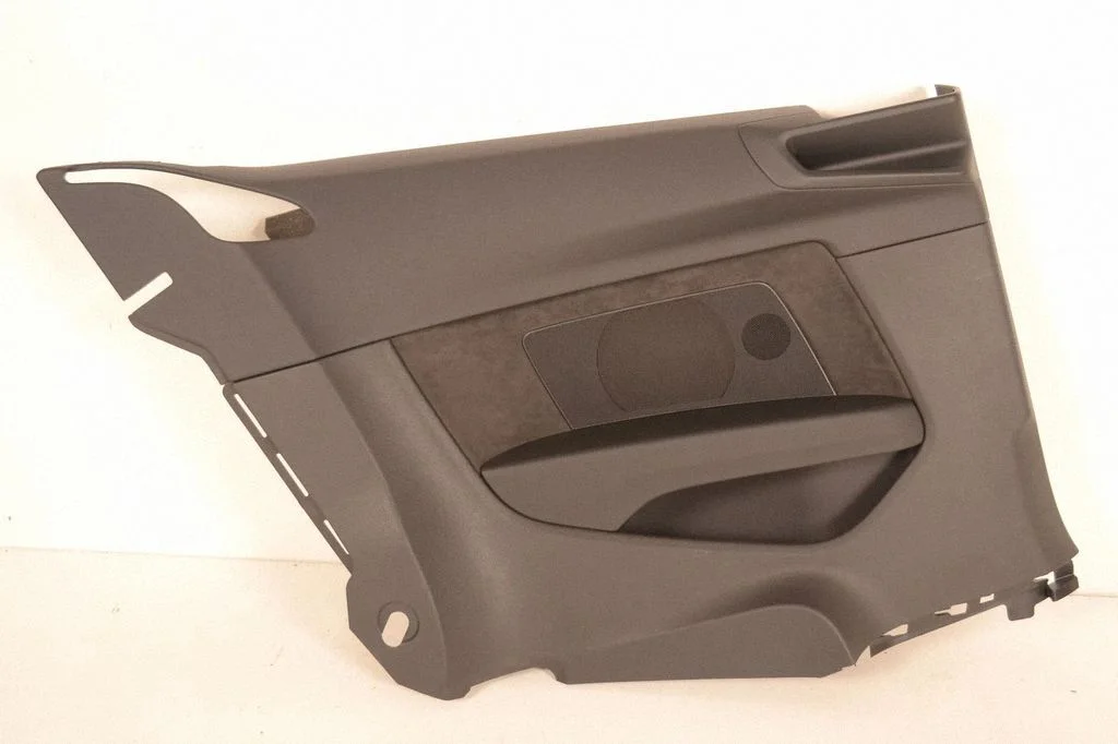 Coupe rear side trim panel 8W6867377