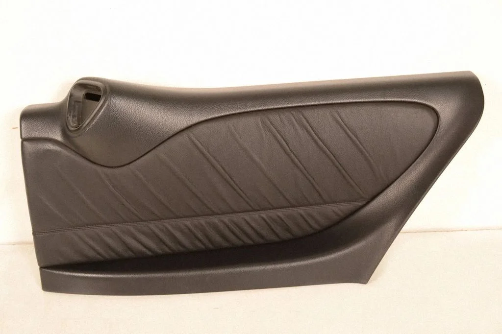 Coupe rear side trim panel – right