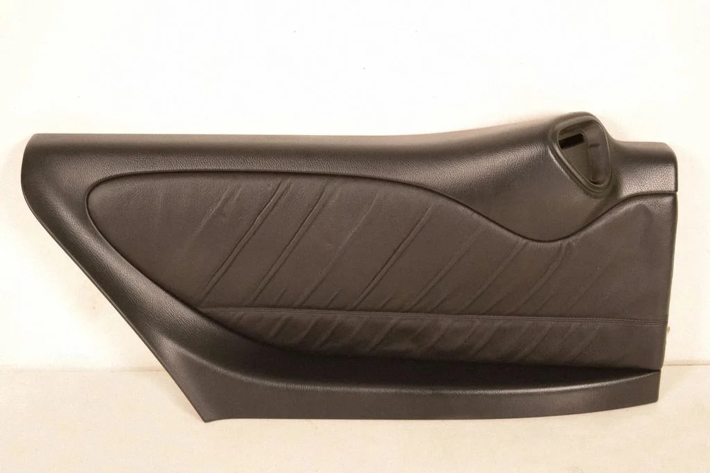 Coupe rear side trim panel – left