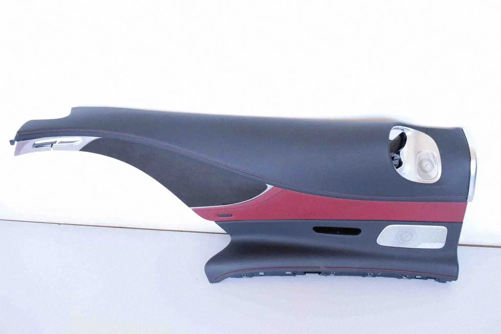 Coupe rear side trim panel – left