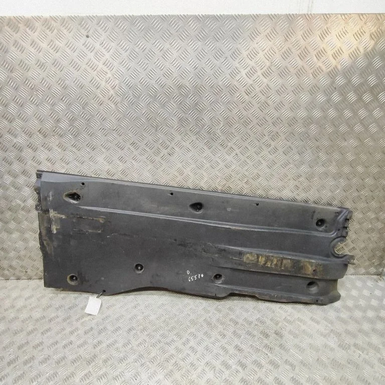 Sānu dibena aizsargs 3Q0825202F