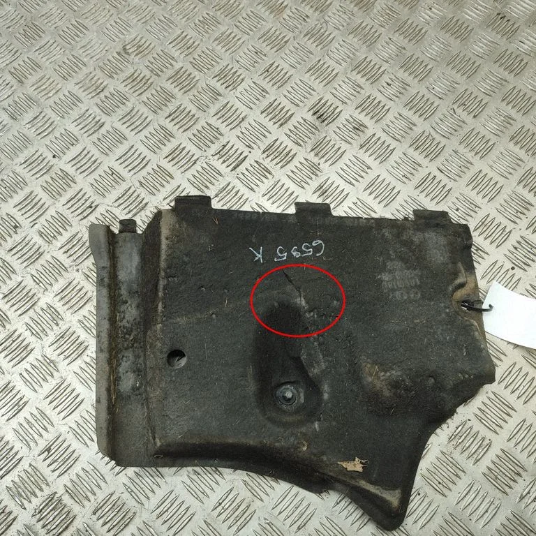 Külgmine põhjakaitse 4G0825201C