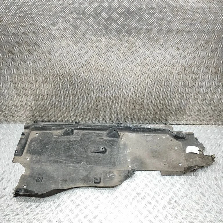 Külgmine põhjakaitse 4M0825205AF