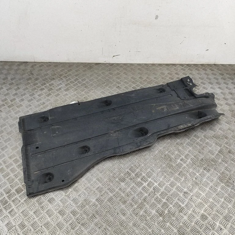 Sānu dibena aizsargs 8V0825272