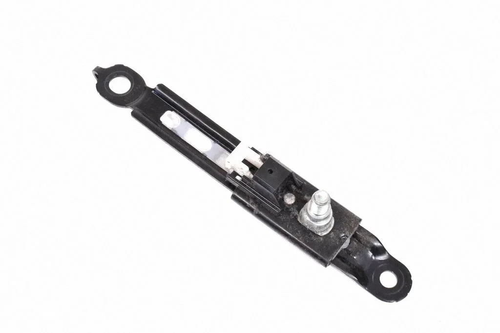 Seat belt height adjuster E563003