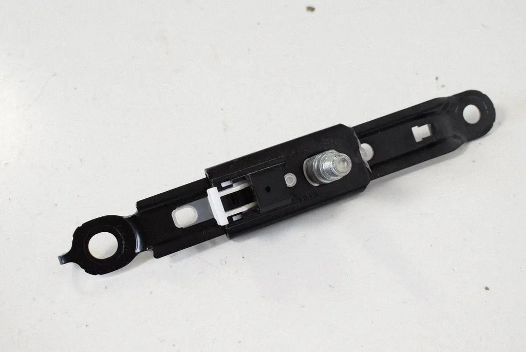 Seat belt height adjuster E563003