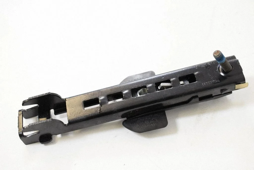 Seat belt height adjuster 7L0857819J