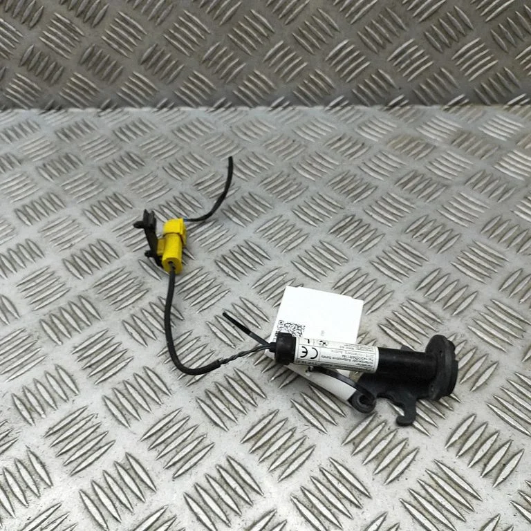 Motora pārsega gājēju drošības spilvena aktuators 7263055