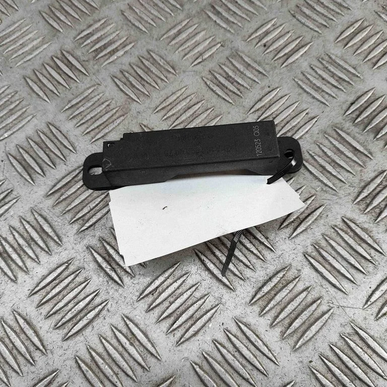 Keyless system antenna A1668200075