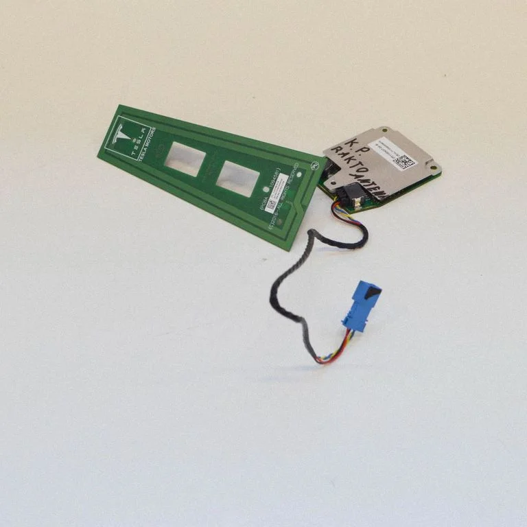 Keyless system antenna 110043700B