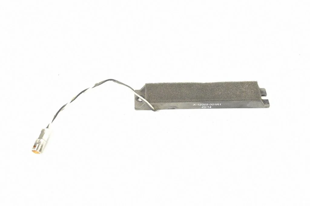 Bezatslēgas sistēmas antena – Tesla Model S (2012-)