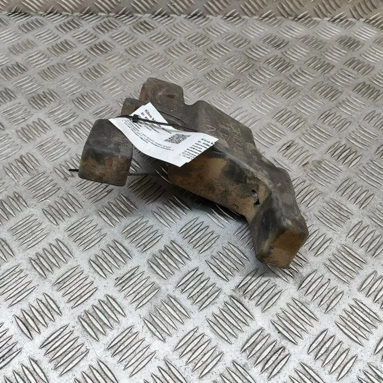 Sound insulation of firewall J8A2106B80AA