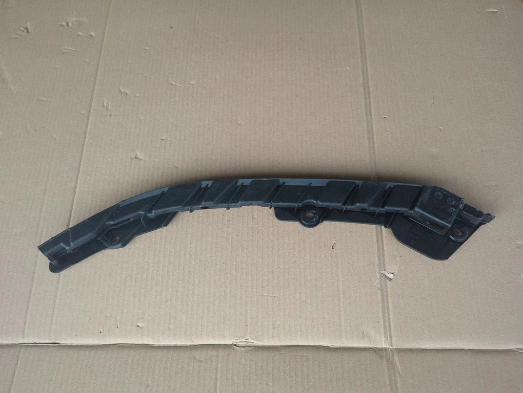 Priekšējā bampera turētājs 992807596K