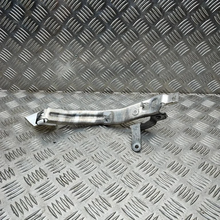 Radiatoru paneļa kronšteins 8S0951229