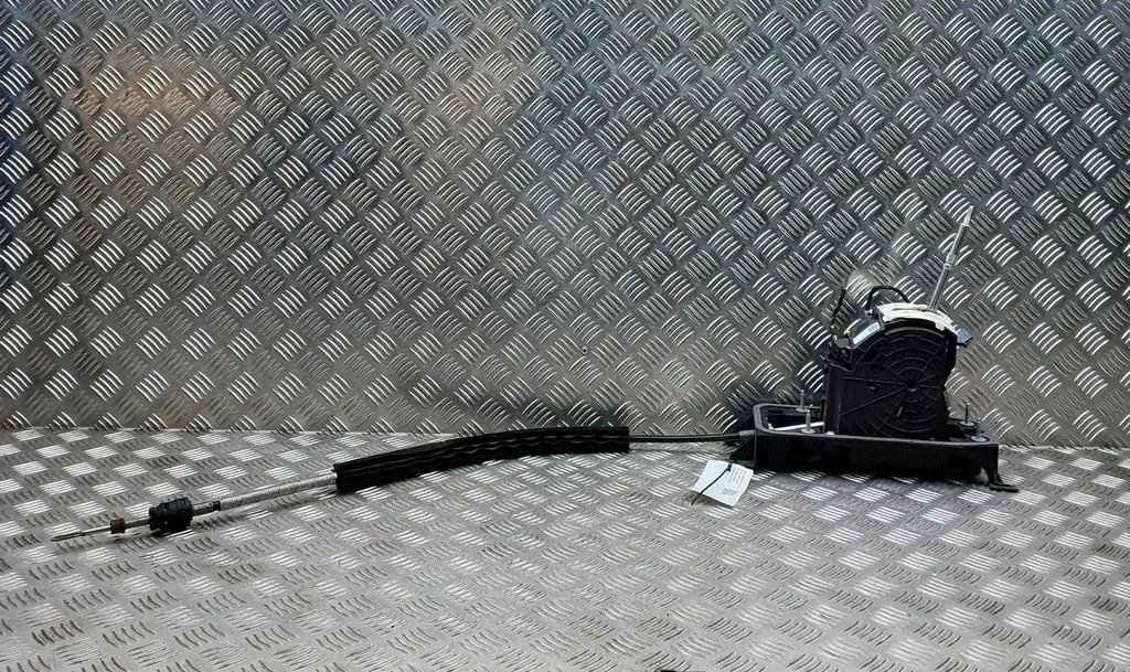 Pārnesumu pārslēgšanas mehānisms (kulise) 8S2713023E